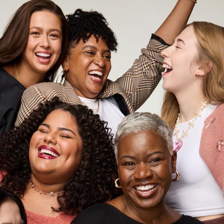 Grupo de mujeres riendo