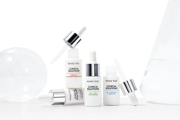Cuatro frascos de diferentes Concentrados Mary Kay Clinical Solutions&reg;