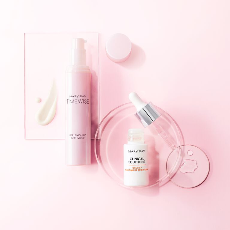    Loci&oacute;n Facial Regeneradora C+E TimeWise&reg; sobre platos de vidrio cient&iacute;fico. 