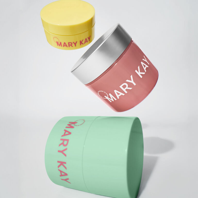 Productos para el cuidado de la piel Mary Kay&reg; con fondo blanco 