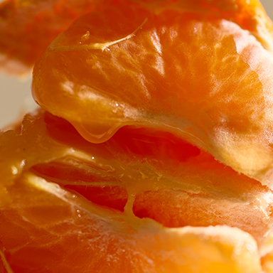 Acercamiento a rodajas de mandarina.