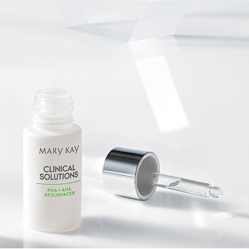 Concentrado PHA + AHA Exfoliante Mary Kay Clinical Solutions&reg; con tapa y gotero retirados.