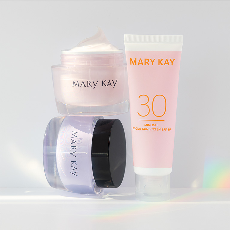 Gel Hidratante Libre de Aceite y Crema Hidratante Intensa Mary Kay&reg; junto al Protector Solar Facial Mineral con FPS 30 Mary Kay&reg;.