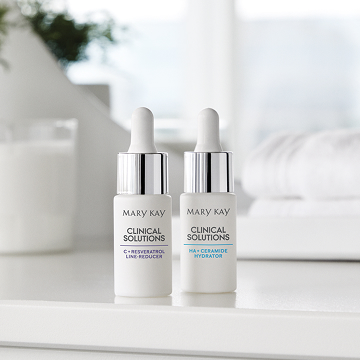 Concentrado C + Resveratrol para Reducci&oacute;n de Finas L&iacute;neas Mary Kay Clinical Solutions&reg; junto con Concentrado HA + Ceramida para la Humectaci&oacute;n Mary Kay Clinical Solutions&reg;