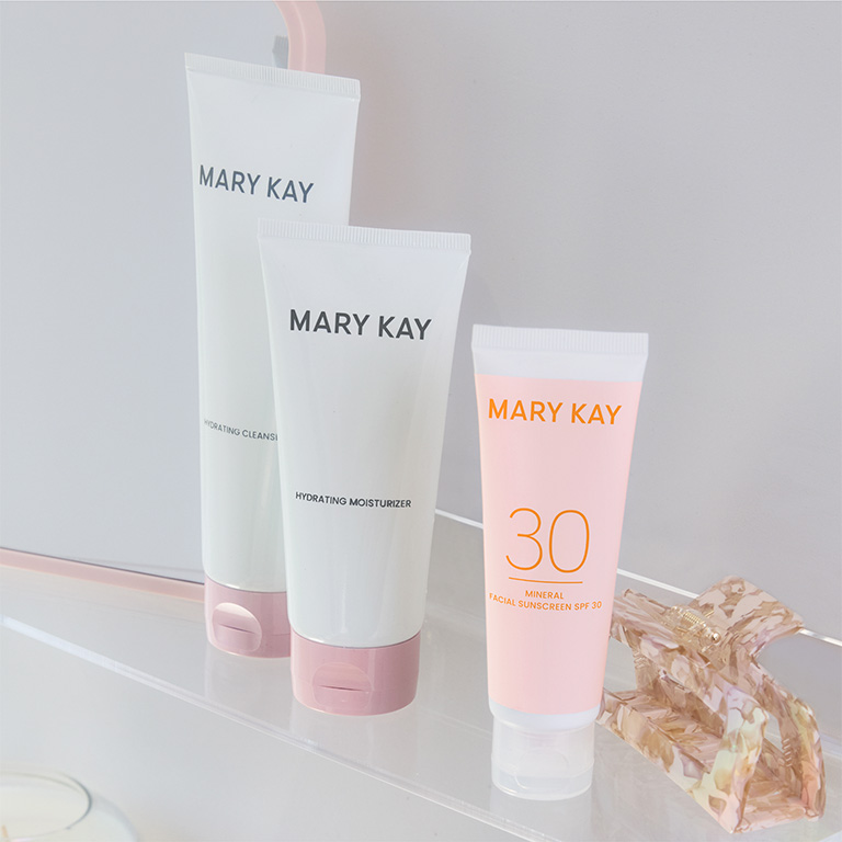 Productos de Cuidado de la Piel Mary Kay&reg; junto al Protector Solar Facial Mineral con FPS 30 Mary Kay&reg;.